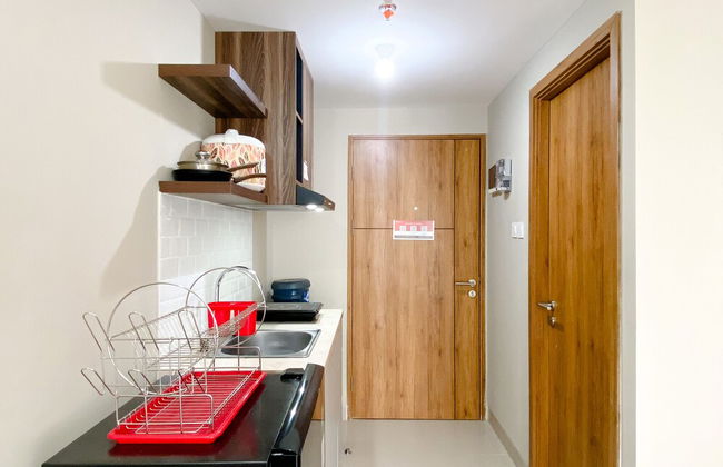 Cozy Stay Studio Apartment at LRT City Jatibening - Photo 4
