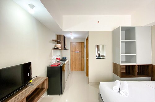 Photo 9 - Cozy Stay Studio Apartment At Gateway Park Lrt City Bekasi