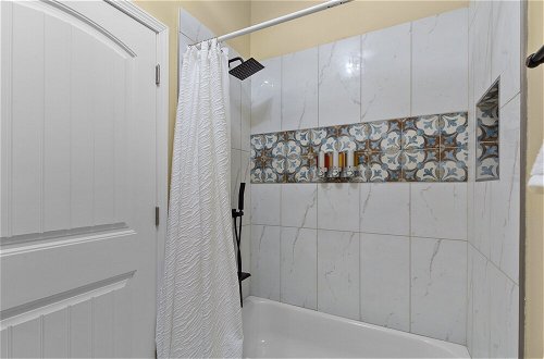 Photo 22 - Chic 4-bed Home Near Attractions - JZ Vacation Rentals