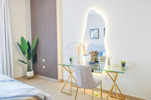 Foto 5 - Yogi - Luxury Apartment With Sea View Close to the Beach