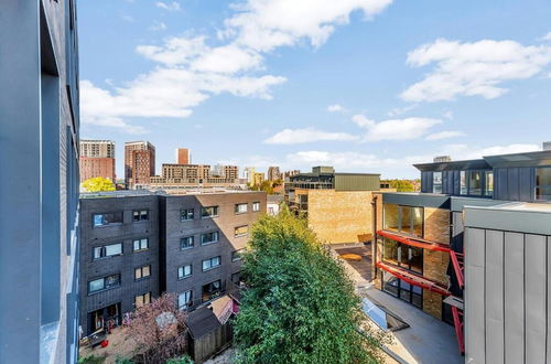 Photo 11 - Comfycozy Luxury Apartment Canning Town