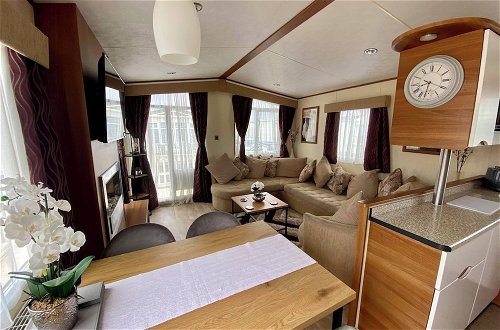 Photo 14 - Captivating 3-bed Caravan at Golden Palm Skegness