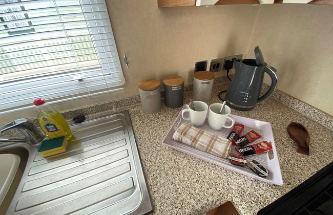 Captivating 3-bed Caravan at Golden Palm Skegness - Photo 21
