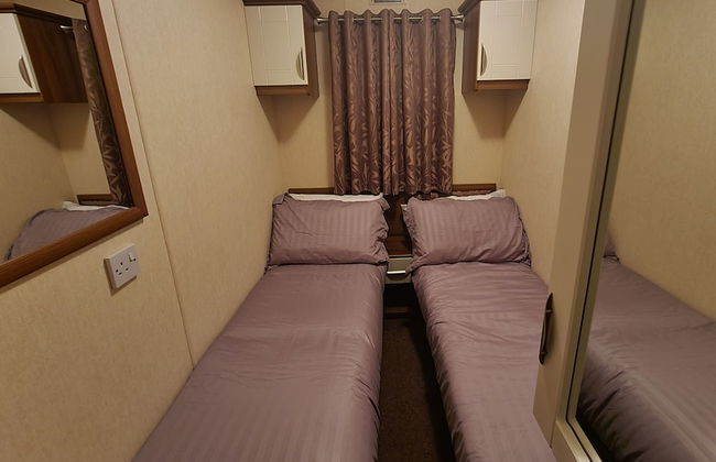 Captivating 3-bed Caravan at Golden Palm Skegness - Photo 2