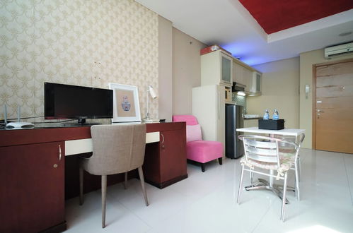 Photo 13 - Spacious And Comfy 1Br Apartment Connected To Mall At Aryaduta Residence