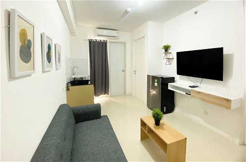 Photo 10 - Comfort Living And Strategic 2Br At Bassura City Apartment