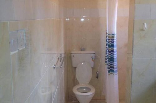 Foto 13 - Charming 2-bed Cottage in Benin City