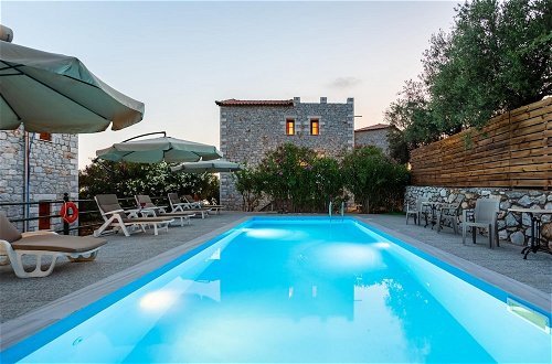 Foto 23 - Mani Stone Luxury Villa - Poolside Getaway