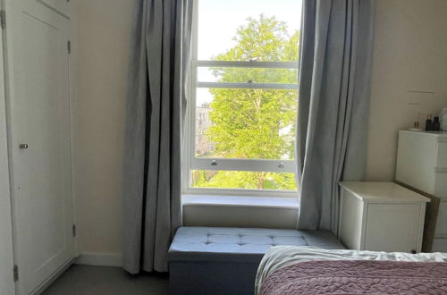 Photo 1 - Elegant & Relaxing 1BD Flat - Balham