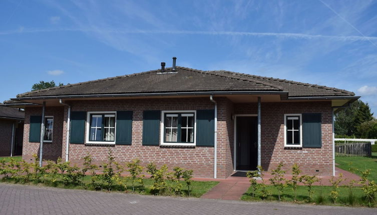 Foto 1 - Detached Bungalow with Decorative Fireplace near Veluwe