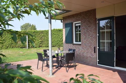 Foto 9 - Detached Bungalow with Decorative Fireplace near Veluwe