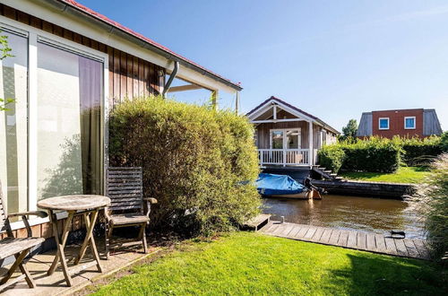 Photo 12 - Cozy Chalet Right on the Water in Friesland