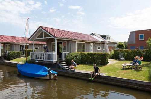 Foto 22 - Cozy Chalet Right on the Water in Friesland