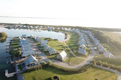 Photo 30 - Modern Lodge on the Water in a National Park