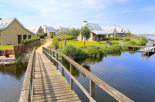 Photo 14 - Modern Lodge on the Water in a National Park