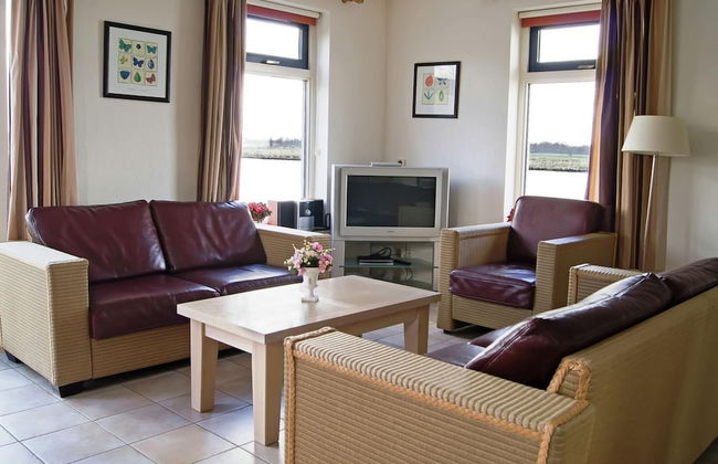 Chalet in Bergumermeer by the Canal - Foto 5