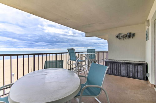 Foto 5 - Chic Oceanfront Condo < 1/2 Mi to Boardwalk