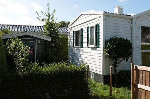 Foto 38 - Captivating Chalet with Microwave near Wadden Sea