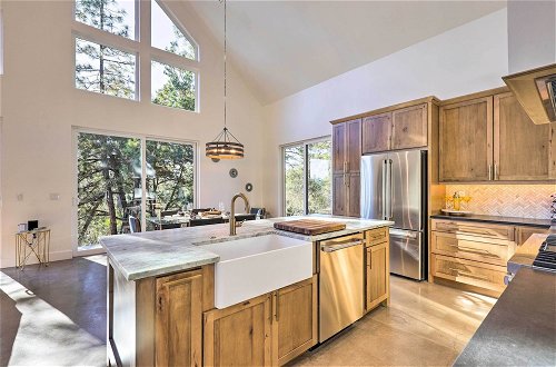Foto 12 - Modern Pine Mountain Chalet w/ Chef's Kitchen