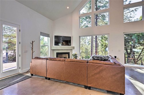 Foto 4 - Modern Pine Mountain Chalet w/ Chef's Kitchen