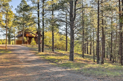 Foto 8 - Secluded Flagstaff Apt on 4 Acres w/ Spacious Deck