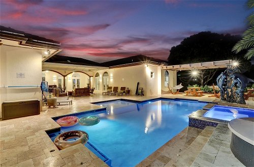 Photo 52 - Luxury 8-br With Pool & Mini-golf & Soccer
