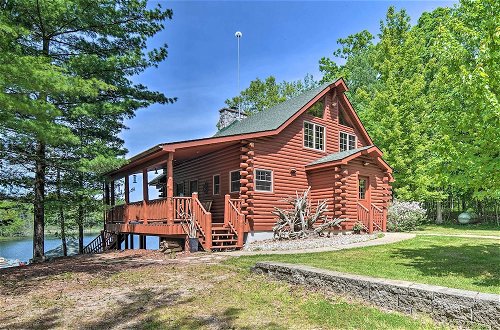 Foto 18 - Cabin on Lake w/ 63 Acres & Trails + Guest House