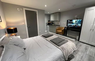 Foto 3 - Luxury Detached Studio Apartment in Luton