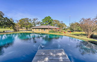 Foto 1 - Pottsboro Home on 2 Acres w/ Hot Tub, Near Marina