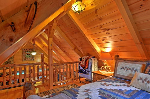 Photo 9 - Rustic Dundee Log Cabin w/ Hot Tub & Forest Views