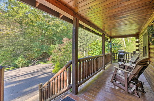 Photo 4 - Rustic Dundee Log Cabin w/ Hot Tub & Forest Views