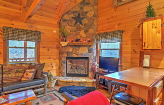 Photo 3 - Rustic Dundee Log Cabin w/ Hot Tub & Forest Views