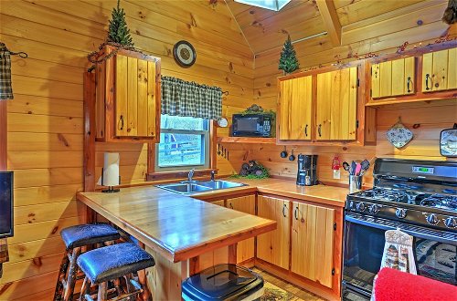 Photo 8 - Rustic Dundee Log Cabin w/ Hot Tub & Forest Views