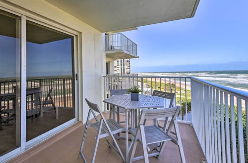 Foto 20 - Oceanfront Retreat w/ Pool Steps From Ormond Beach