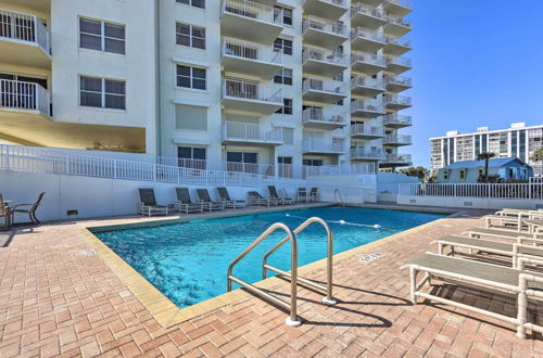 Foto 14 - Oceanfront Retreat w/ Pool Steps From Ormond Beach