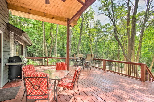 Photo 12 - Lake Toxaway Cabin W/fire Pit - 1Mi to Marina