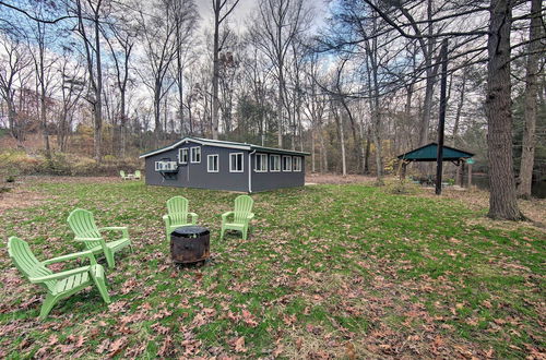 Foto 12 - Creekside Stoney Cabin w/ 180 Ft of River Frontage