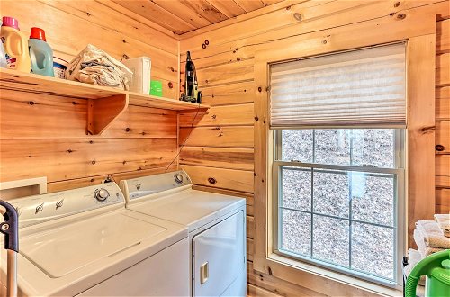 Foto 35 - Blue Ridge Mtns Cabin w/ Deck & Game Room