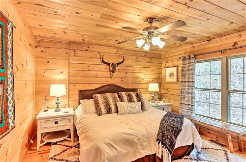 Foto 37 - Blue Ridge Mtns Cabin w/ Deck & Game Room