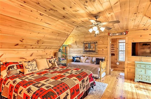 Foto 25 - Blue Ridge Mtns Cabin w/ Deck & Game Room