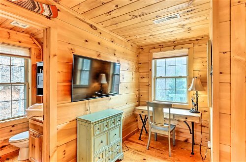 Foto 14 - Blue Ridge Mtns Cabin w/ Deck & Game Room