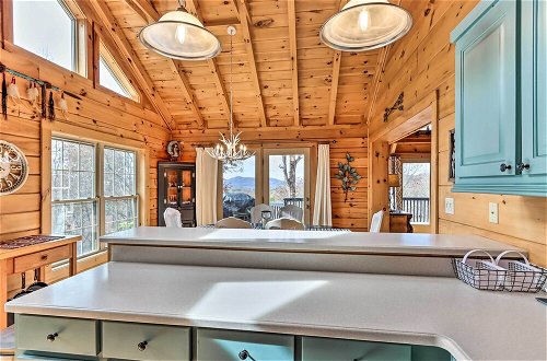 Foto 11 - Blue Ridge Mtns Cabin w/ Deck & Game Room