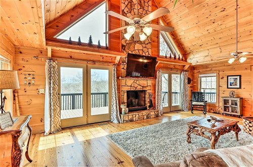 Foto 13 - Blue Ridge Mtns Cabin w/ Deck & Game Room