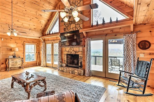Foto 1 - Blue Ridge Mtns Cabin w/ Deck & Game Room