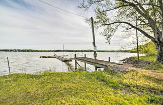 Foto 2 - Cozy Cottage On Kentucky Lake w/ Shared Pool