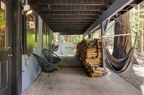 Photo 16 - Dreamy Woodland Hideaway With Grills & Fire Pit