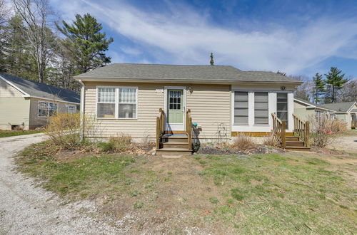 Photo 18 - Charming Coastal Cottage w/ Pool Access