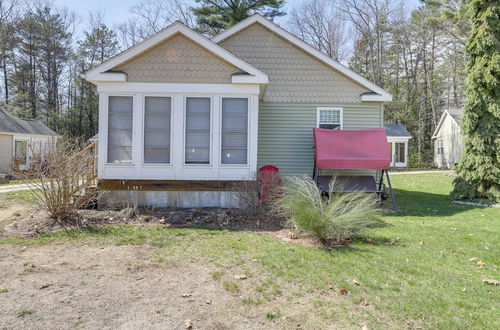 Photo 10 - Charming Coastal Cottage w/ Pool Access