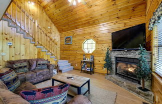 Foto 1 - Sevierville Cabin w/ Hot Tub, Views & Pool Access