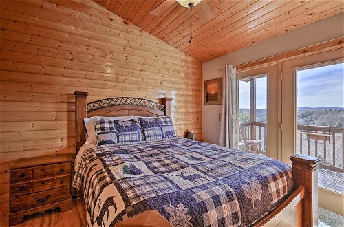 Foto 8 - Rustic Cabin w/ Wraparound Porch & Mountain Views